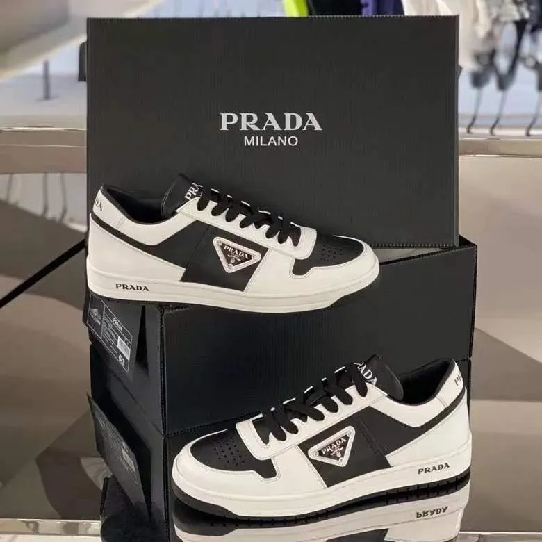 P380 Yuan 38-45 Prada Prada’s new men’s leather sports shoes, the highest version on the market, any comparison is welcome🆚! The original leather has excellent texture and is super high-end! Fetal sheep net lining imported from Italy, removable pad! Luxurious materials and fine workmanship, highly recommended!